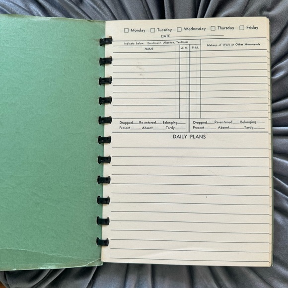 📝Vintage Teacher Diary - Picture 3 of 6